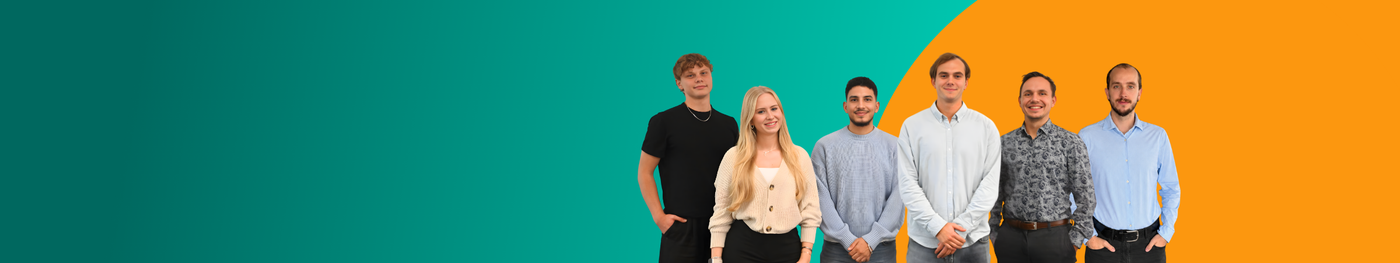 pikster Team vor grünem und orangem Hintergrund